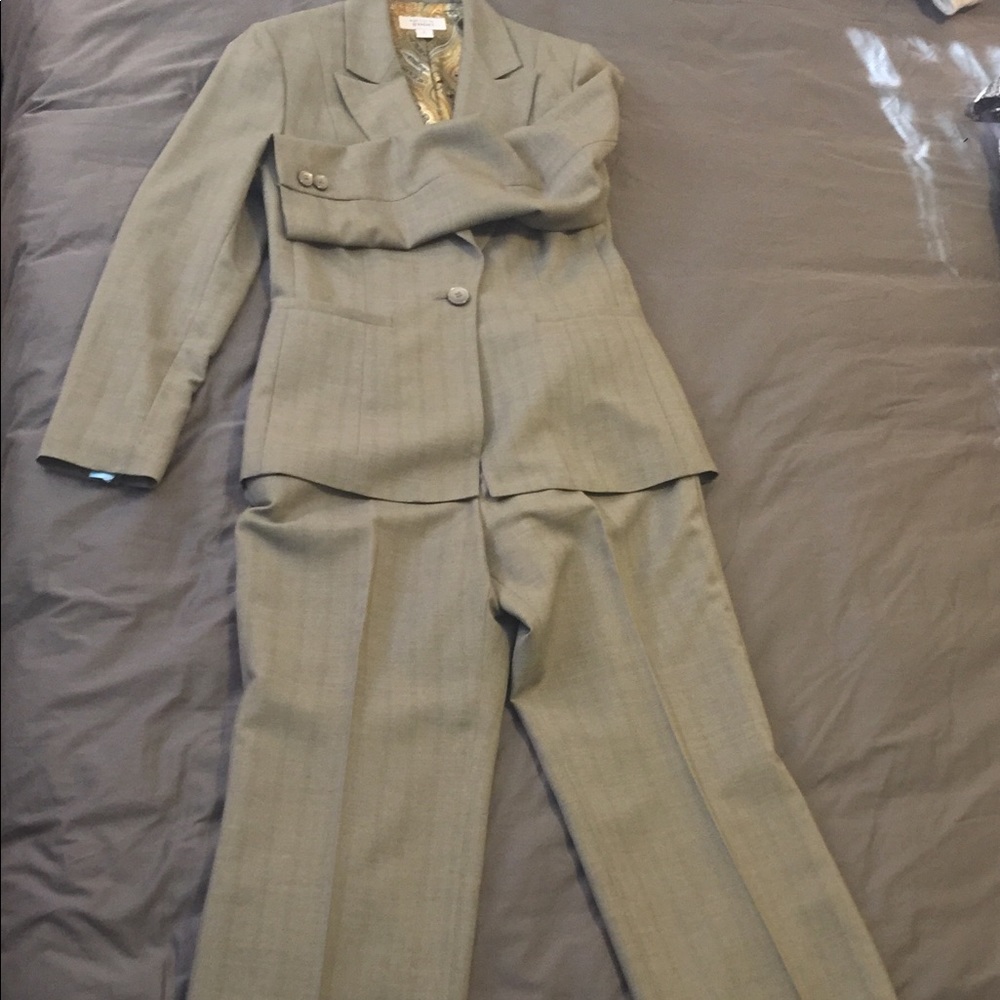 Isabel & Nina Grey Pantsuit - Picture 4 of 5